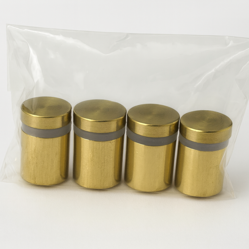 Pirinç Tabela Vidası 17x20 mm – 4’lü Set | Şeffaf Pul Dahil | Dayanıklı ve Estetik Montaj Aparatı